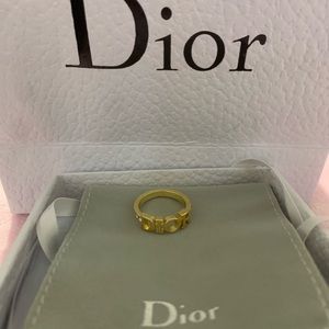 Dior DIO(R)EVOLUTION RING .Size 6 (s) a little loose for me . Open to offers.